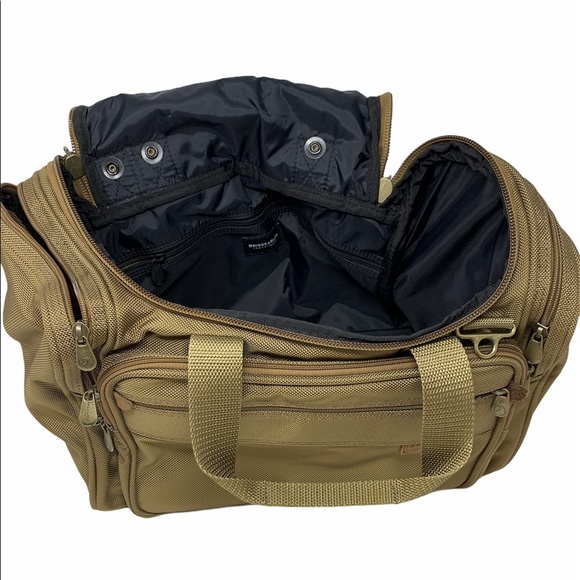 Briggs Riley Cabin Duffle Bag Like New 